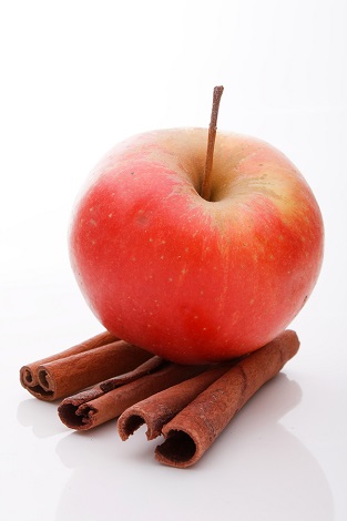 red apple and cinnamon